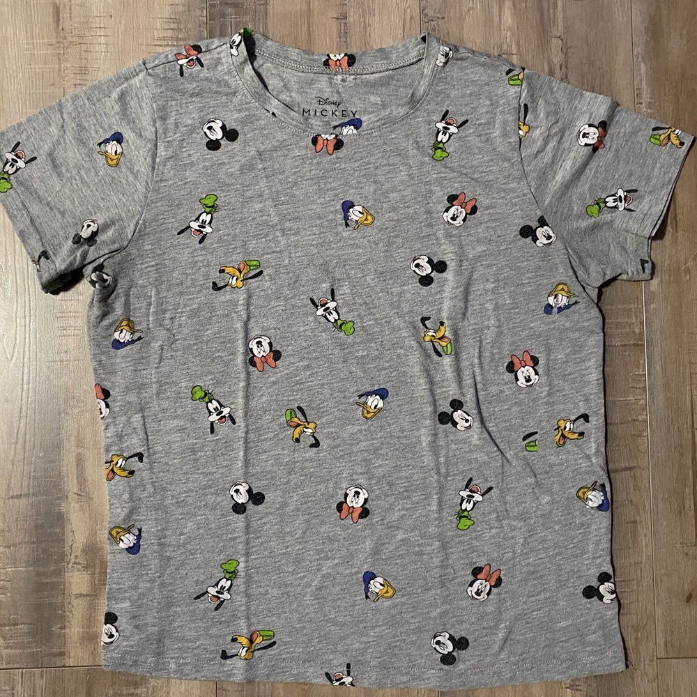 DISNEY CHARACTERS GREY TEE-SHIRT 💕💕